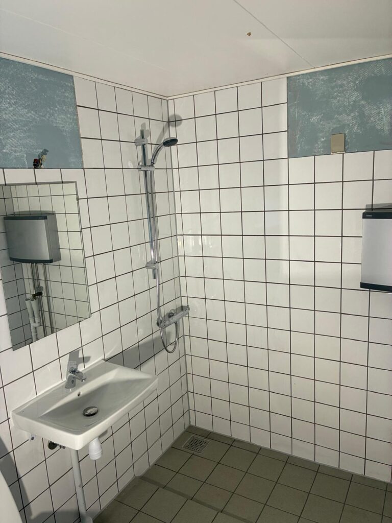 Renovering af badeværelse i flyttelejlighed for boligforening