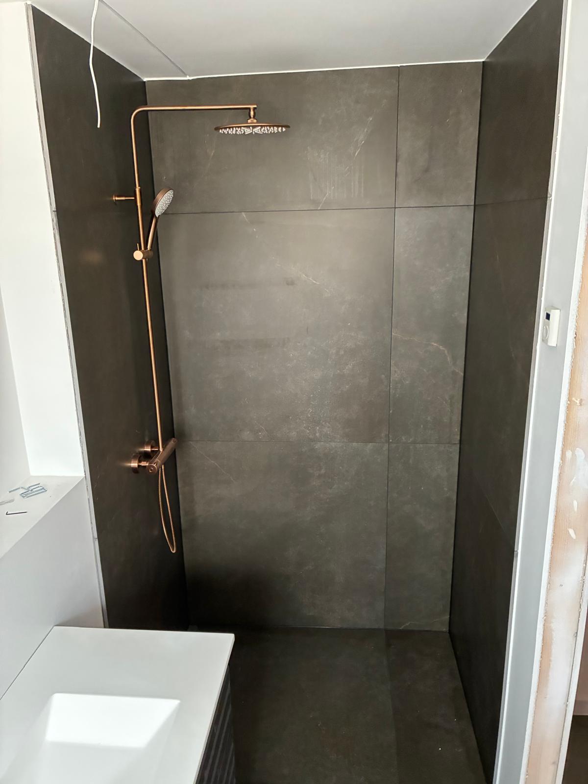 Ny bruseniche med store fliser