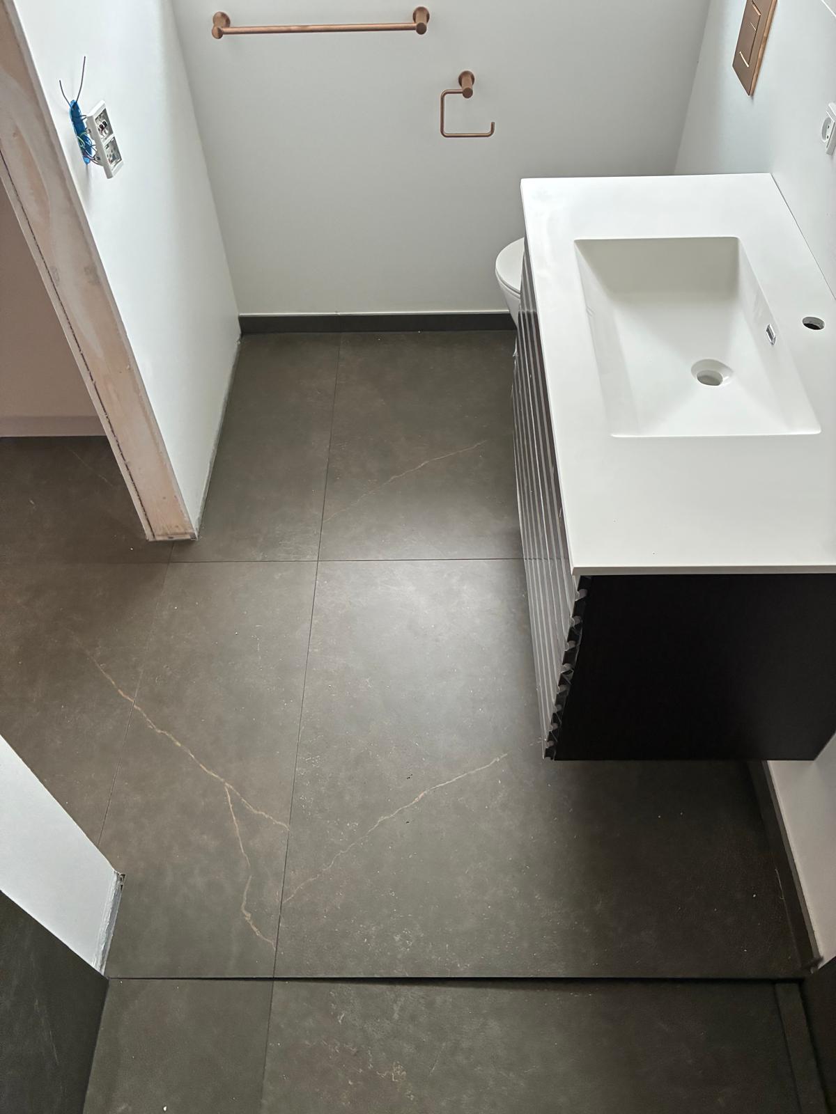 Nye gulvfliser i bad